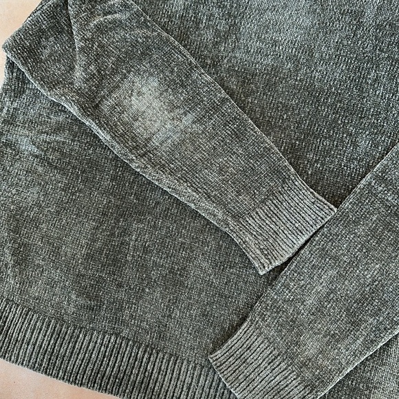 Forever 21 Windsor Green Sweater - Picture 6 of 6